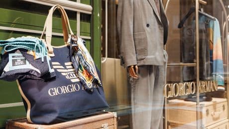 Luxemerk Armani krijgt miljoenenboete voor misstanden rond veiligheid en gezondheid op de werkvloer