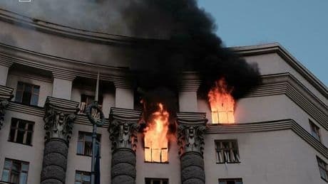 Ucraina, maxi attacco su Kiev: 805 droni, colpita la sede del governo, 4 morti e 11 feriti. Cosa è successo nella notte?