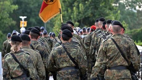 Bundeswehr: Minister: Bundeswehr ist in Thüringen verwurzelt