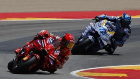 Marc Márquez domina a placer en Aragón