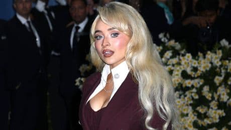 Sabrina Carpenter: Für Magazin-Cover lässt sie die Hüllen fallen