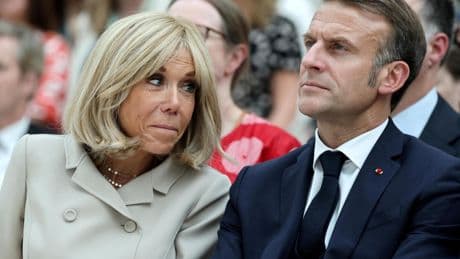 Macron demanda a una famosa 'influencer' de EEUU por difamar a su esposa: difunde en la red que Brigitte es un hombre