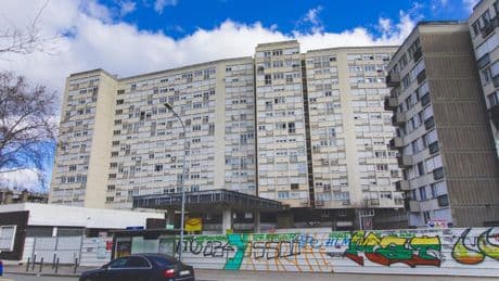 Quand l’État héberge des victimes dans un ancien logement de proxénètes saisi par la justice