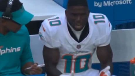 Tyreek Hill visibly frustrated on Dolphins’ bench during ugly season-opening loss to Colts