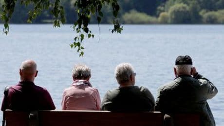 Rente: Prominente Ökonomen fordern höheres Renteneintrittsalter