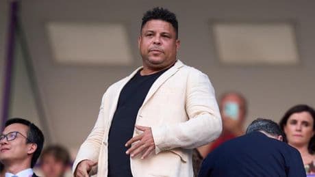 Billetes con la cara de Ronaldo en el Valladolid-Barça