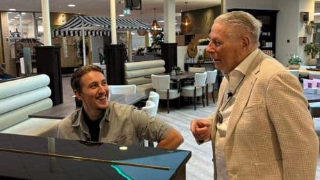 Thijmen gaat viral met zijn filmpjes in het zorgcentrum: ’Ik wil gewoon mensen blij maken’