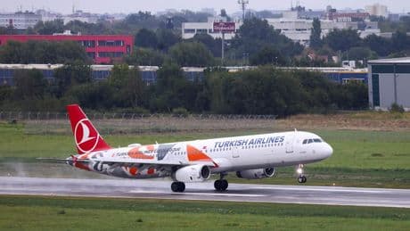 Rund 50 Personen an Bord - Hier landet der nächste Afghanen-Flieger