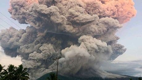 Volcano eruption unleashes massive cloud of hot ash visible for 90 miles