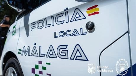 Detenido tras agredir y amenazar con un cuchillo a su madre y su hermano y atacar a varios agentes en Málaga