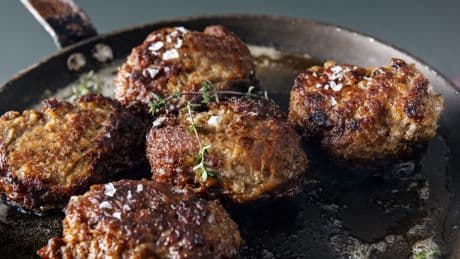 Kross wie im Restaurant: Der simple Trick für perfekte Frikadellen