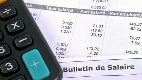 Faut-il en finir avec le salaire mensuel ?