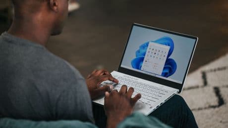 Microsoft ya tiene su visión de cómo será Windows en 2030. De ratón y teclado, poco: lo que harás es hablar con él