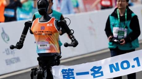 Des robots humanoïdes ont couru un semi-marathon en Chine, une première mondiale