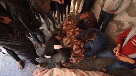 İsrail, Gazze’de bir günde en az 53 Filistinliyi katletti