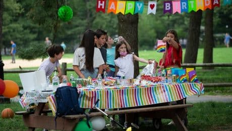 Arnaque à la fête d'anniversaire: comment un simple SMS peut vous faire perdre de l'argent