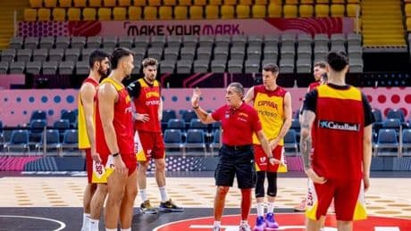 López-Arostegui: "No llegamos bien al Eurobasket, pero estamos unidos y con ambición"