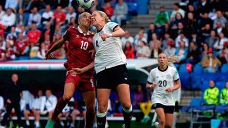 Studie über Kopfbälle im Fußball: Wie schädlich sind sie?