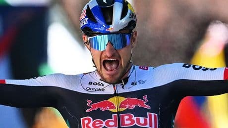 Denz sluipt vanuit kopgroep geniepig naar etappezege in Giro d'Italia