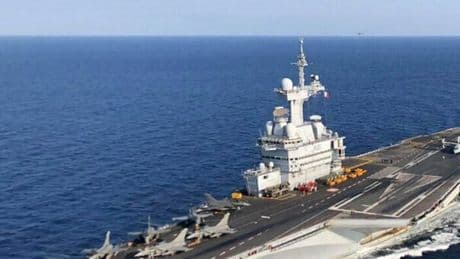 Portaerei francese pedinata dalla marina cinese nell'Oceano Indiano, alta tensione con la Nato