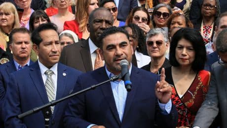 Los demócratas se lanzan a la ofensiva para recuperar terreno entre los votantes