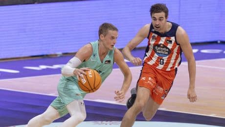 105-93: El UCAM se coloca noveno al ganar al Leyma con Giannis Antetokounmpo en la grada