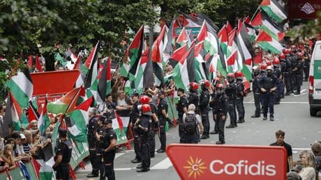 La Vuelta, en sintonía con el Gobierno, empuja al equipo Israel a abandonar para garantizar la seguridad