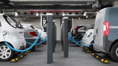 ¿Pueden prohibirme la entrada a un parking si tengo un coche eléctrico?