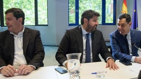 Feijóo encomienda a los dos barones que se someten a las urnas en 2026 la ponencia política del congreso