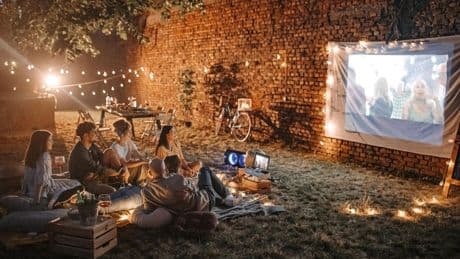 Heimkino: Beamer für draußen: So gelingt der Kinoabend im eigenen Garten