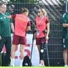 Nach Knieverletzung: Mit Krücken und Eisbeutel: Gwinn nur noch EM-Trainingsgast