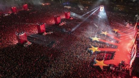 Galatasaray şampiyonluğu dev 5 yıldızla kutladı; onbinlerce taraftar Yenikapı'da insan seli oluşturdu