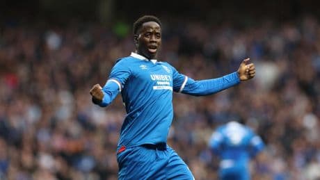 El Rangers, con pie y medio en la siguiente ronda y un español da la sorpresa