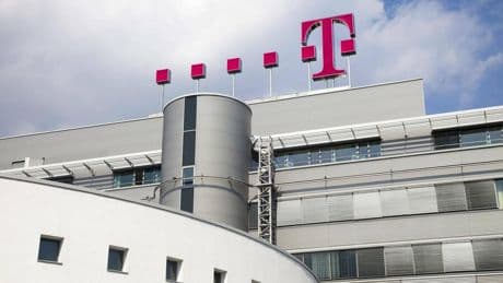 Telekommunikation: Deutsche Telekom hebt nach starkem Quartal erneut Ziele an