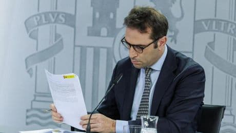 La decisión del Gobierno en la opa del BBVA al Sabadell retrasa la posible fusión hasta en cinco años