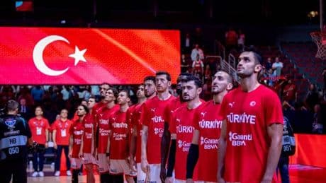 12 Dev Adam, yarı final için parkeye çıkıyor: Rakip Polonya!