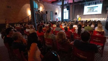 El diseñador Dominnico y el dibujante Javi Royo encabezan el cartel de la cuarta FESesDESIGN en la antigua fábrica Estrella Damm