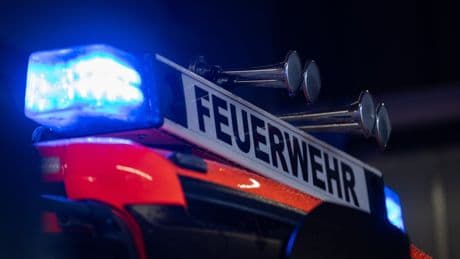 Frankfurt: Großeinsatz der Feuerwehr nach Unfall mit ätzender Chemikalie
