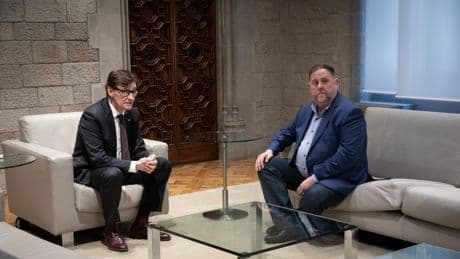 La relación PSC y ERC, un frágil pero estable castillo de naipes