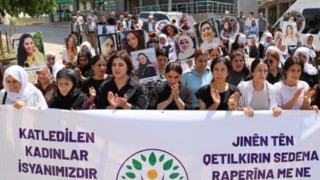 Kadın katliamlarına karşı Şırnak ve Urfa’da yürüyüş: Mücadele en güçlü savunmadır