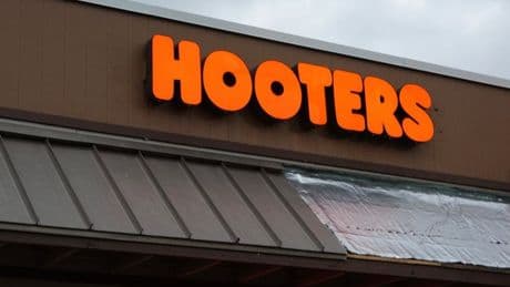 These 30 Hooters restaurants are closing after iconic chain announces bankruptcy