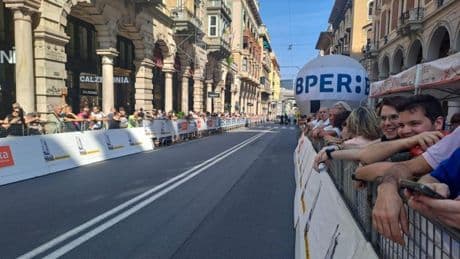 Giro dell’Appennino, vince Ulissi dopo una fuga solitaria. Nella corsa femminile prima Matilde Vitillo Ferro | Video