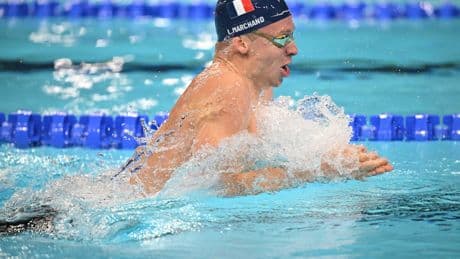 Natation : Léon Marchand signe les minima sur 200 m brasse pour les Mondiaux mais échoue sur 100 m dos