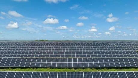 Nuovo socio in Plenitude: Eni tratta con il fondo Ares
