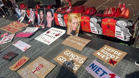 Honderden bij demonstratie tegen femicide in Rotterdam: 'Het maakt mij boos'