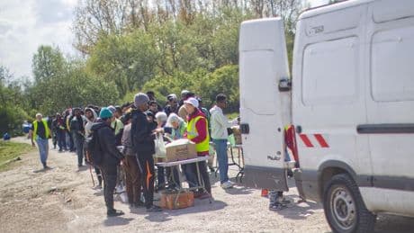 Migrants : dans le Dunkerquois, la population fracturée autour d’un camp rongé par la violence