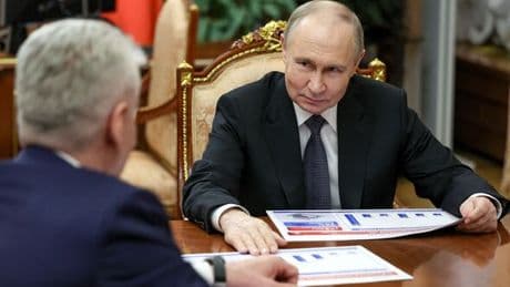 Russian economy meltdown as oil and gas revenue down 10.3% with deficit at £29bn