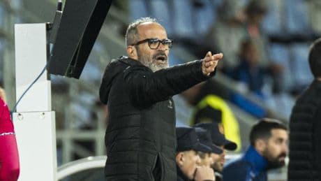 Cervera, "muy cansado" por las decisiones del VAR
