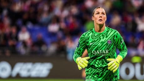 Foot : la gardienne anglaise du PSG, Mary Earps, annonce sa retraite internationale