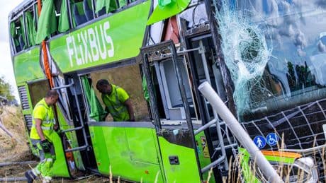 Nach Unfall auf der A19 - Polizei ermittelt gegen Flixbus-Fahrer (51)